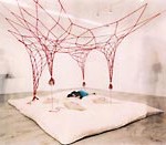 Ana Miguel - I Love You,2000 Instalação Tecido, lã, dentes, cera rosa, mecanismos variados 400x400x330cm 